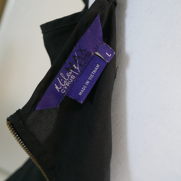 Black Ruffle Top Miley Cyrus - Picture 5 of 6